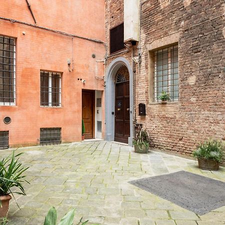 Palazzo Patrizi Suites & Spa Siena Exterior photo